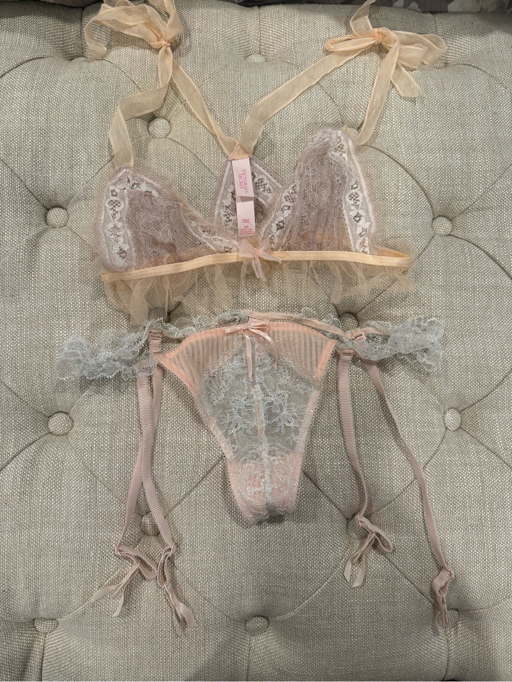 Victoria’s Secret Dream Angels Sheer Lace Bralette & Thong w/garter straps- S/M